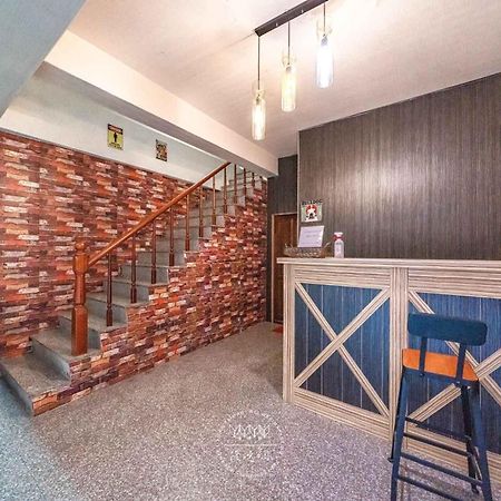 羅東夜市 工業loft旅宿 Loft House Luodong Buitenkant foto