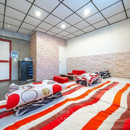 羅東夜市 工業loft旅宿 Loft House Luodong Buitenkant foto