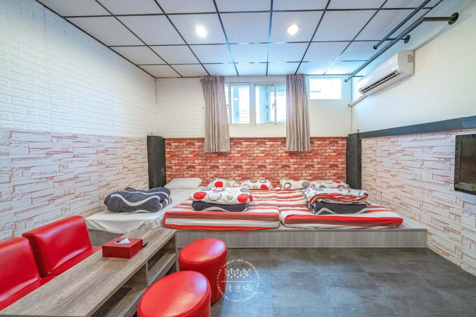 羅東夜市 工業loft旅宿 Loft House Luodong Buitenkant foto