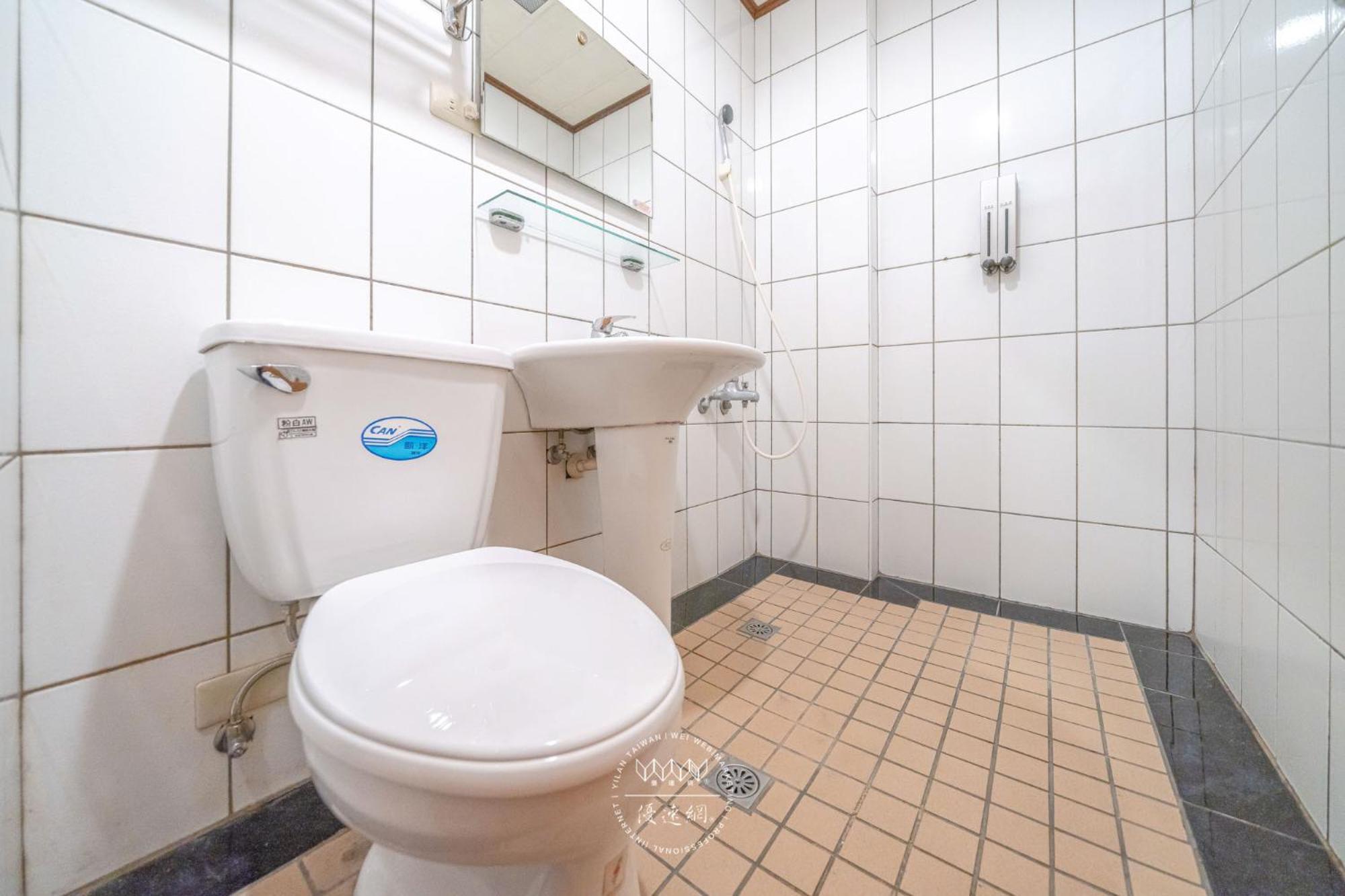 羅東夜市 工業loft旅宿 Loft House Luodong Buitenkant foto