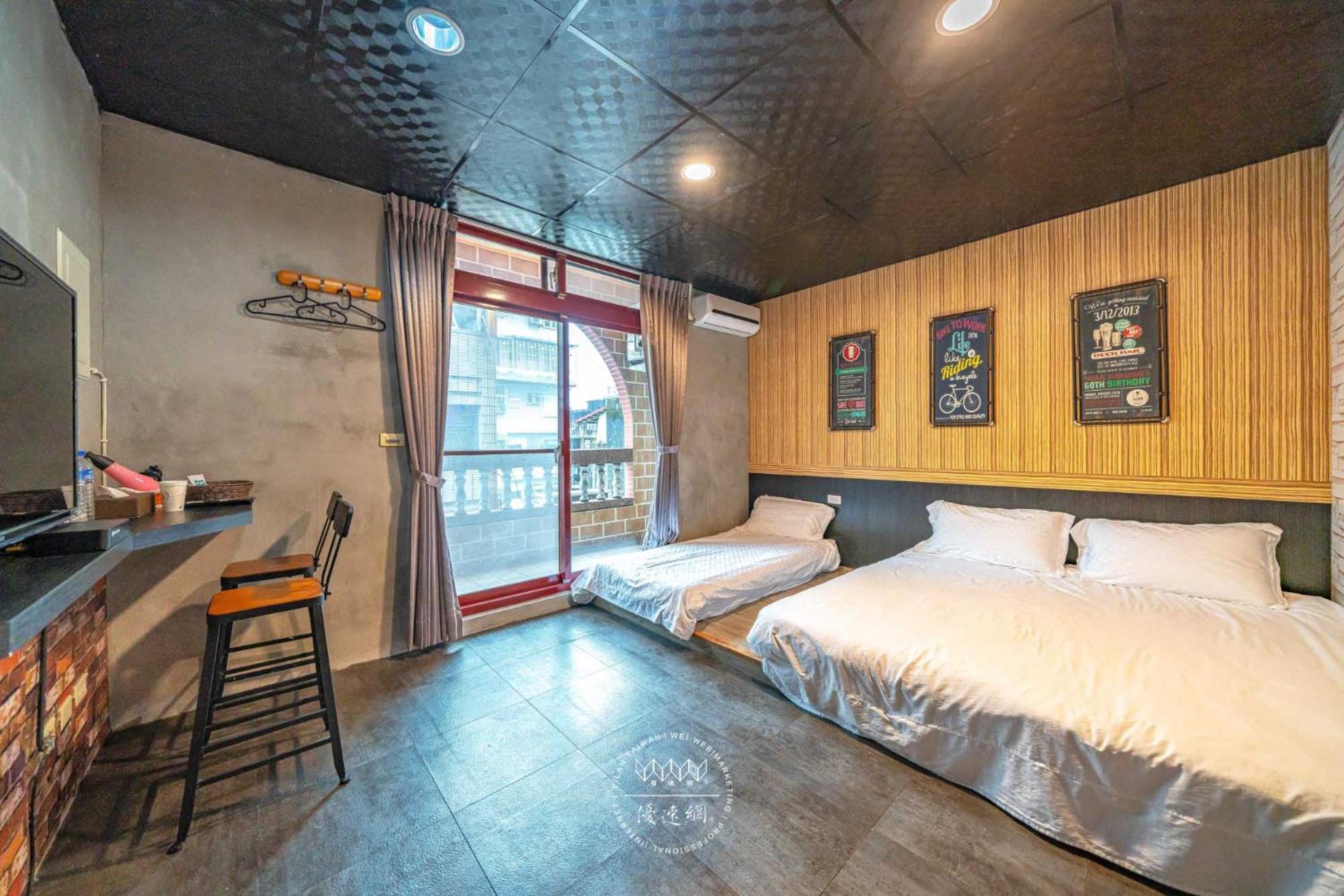 羅東夜市 工業loft旅宿 Loft House Luodong Buitenkant foto