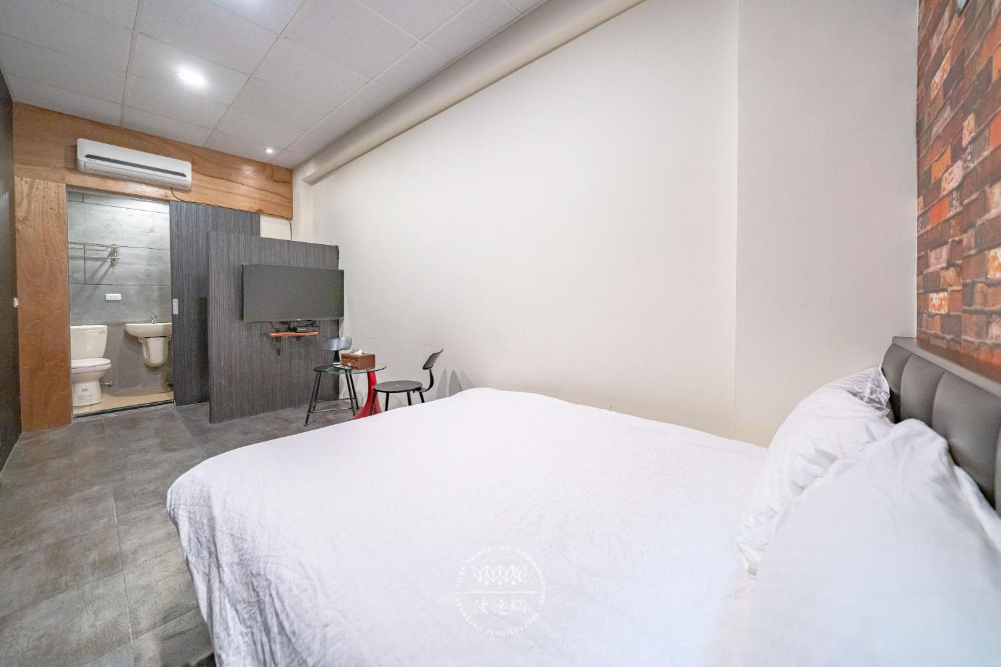 羅東夜市 工業loft旅宿 Loft House Luodong Buitenkant foto