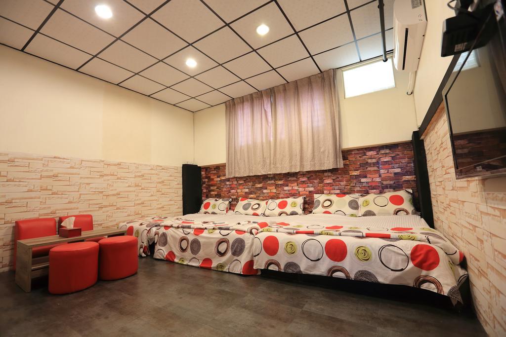 羅東夜市 工業loft旅宿 Loft House Luodong Buitenkant foto